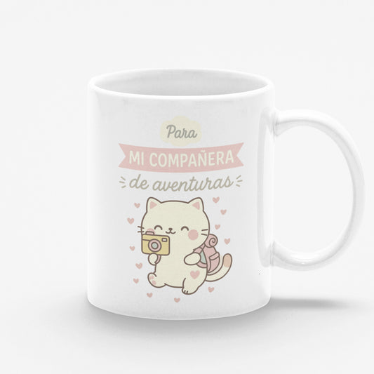 Taza blanca compañera de aventuras