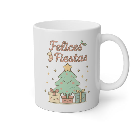 Taza blanca con un árbol de Navidad y regalitos y la frase Felices Fiestas
