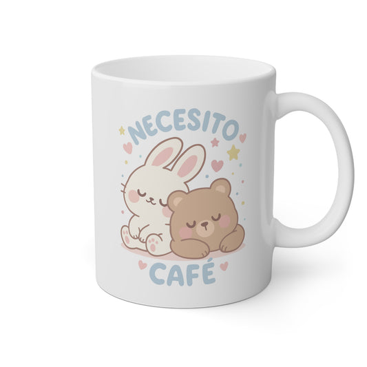 Taza blanca con animalitos y la frase necesito café