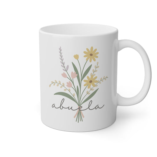 Taza blanca para una abuela con flores bonitas