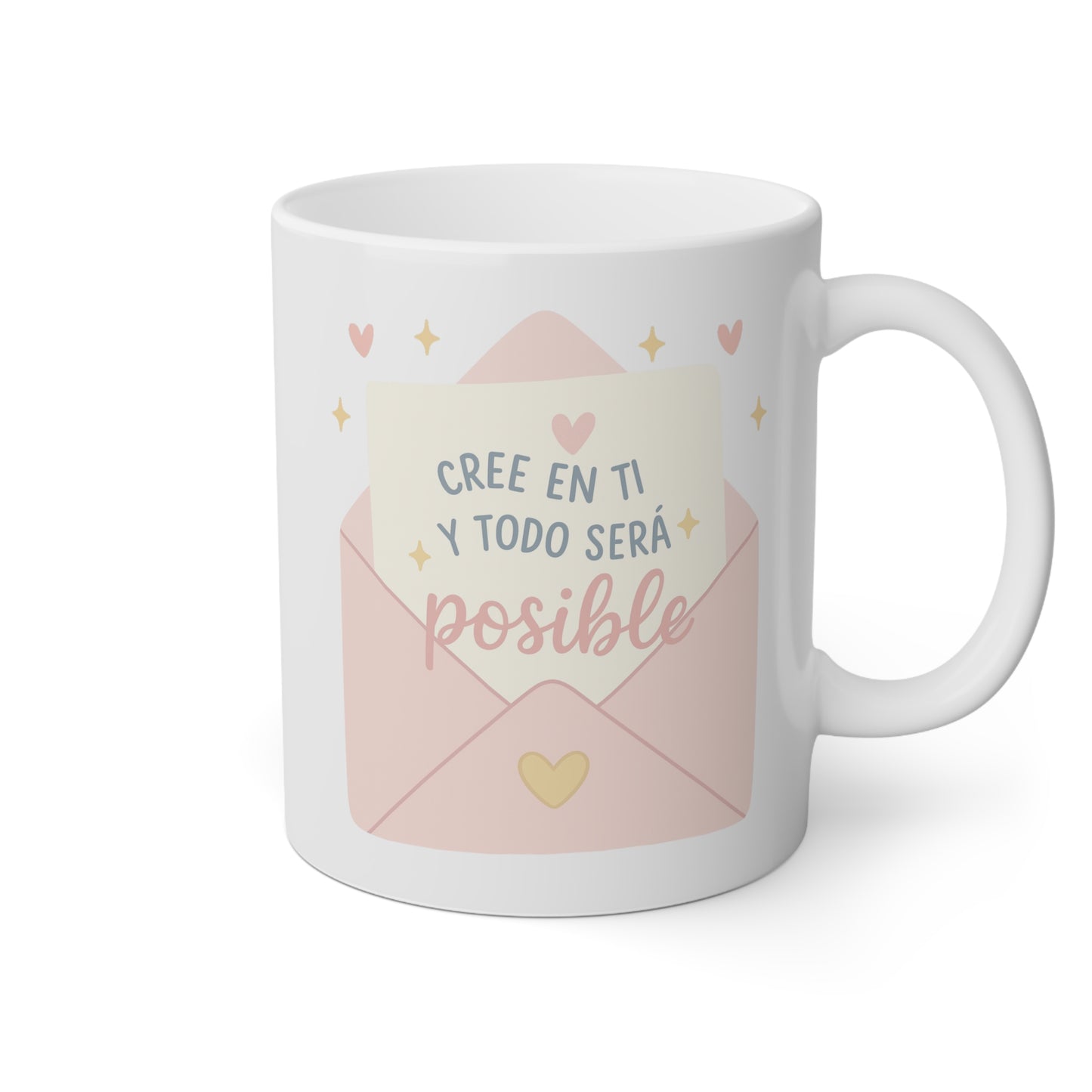 Taza blanca con una carta y la frase cree en ti y todo será posible