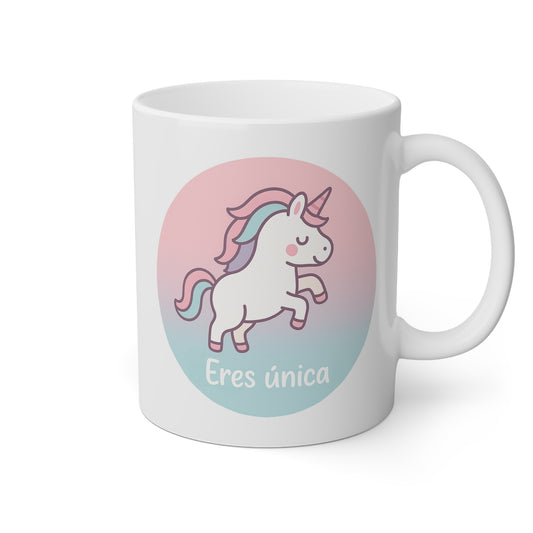 Taza blanca con un unicornio y la frase eres única
