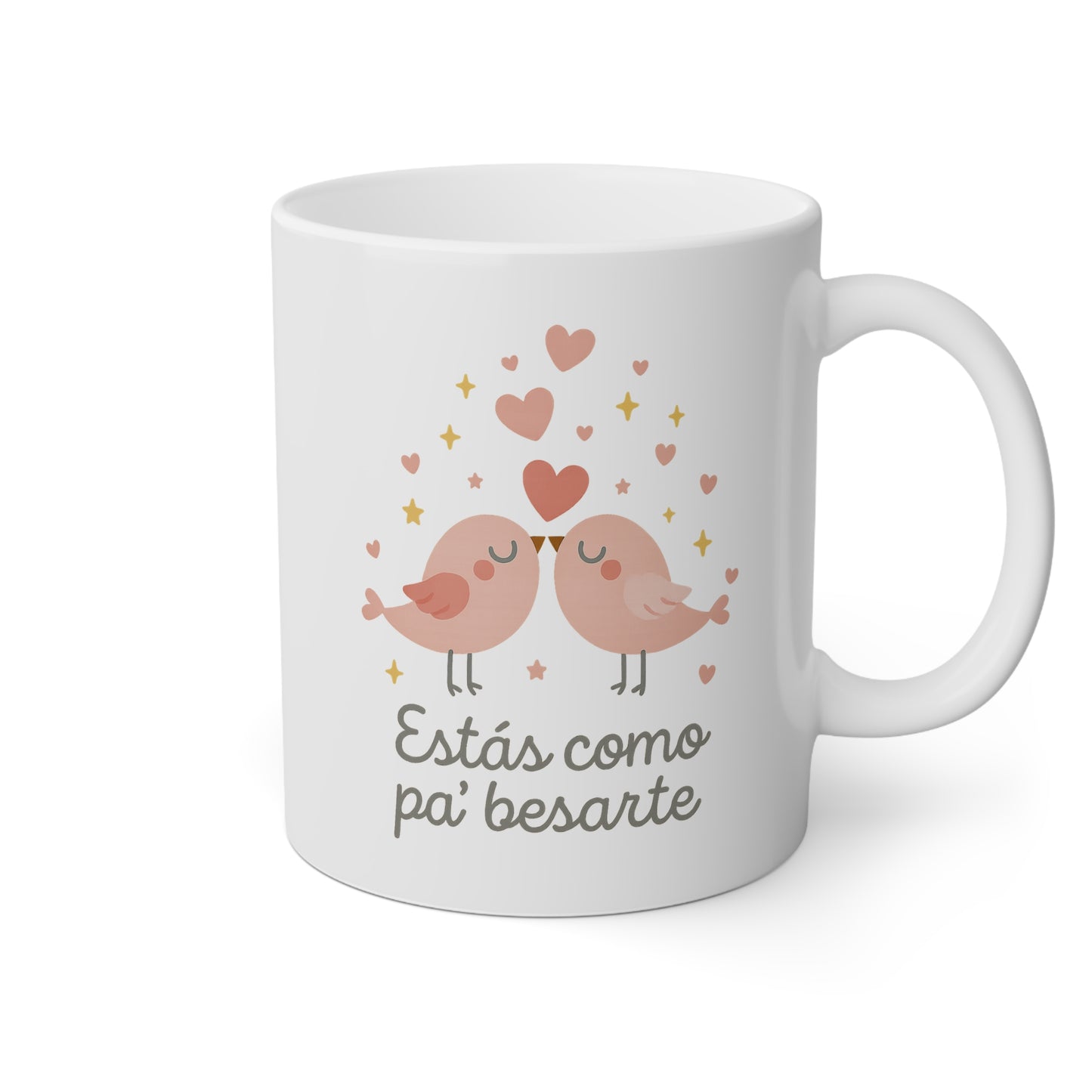 Taza blanca con dos pajaritos enamorados y la frase estás como pa' besarte