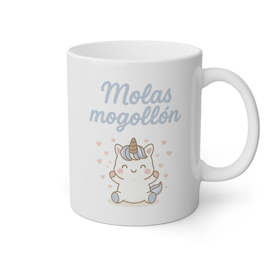 Taza blanca con la frase molas mogollón y un unicornio adorable