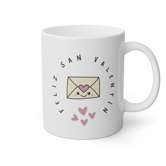 Taza blanca con un sobre con corazón y la frase feliz San Valentín
