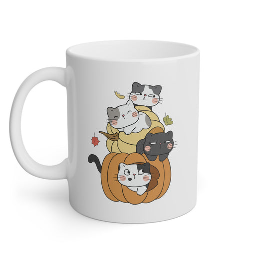 Taza blanca con gatitos dentro de calabazas de Halloween