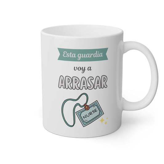 Taza blanca con la frase en esta guardia voy a arrasar