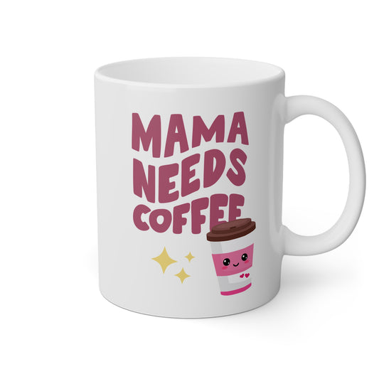 Taza blanca con la frase mama needs coffee