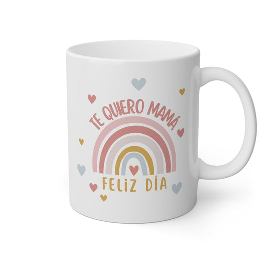 Taza blanca con un arcoíris y la frase te quiero mamá, feliz día